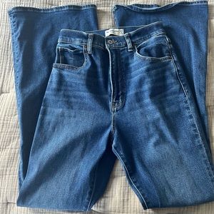 Abercrombie & Fitch CURVE LOVE Ultra High Rise Flare Jeans
